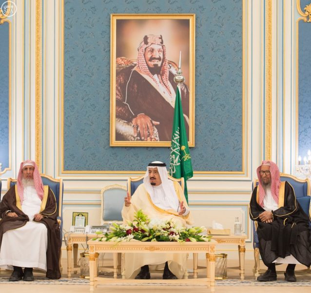 خادم الحرمين يستقبل الأمراء والمواطنين