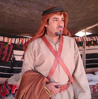 الدمعة الحمراء: دراما بدوية نجديّة