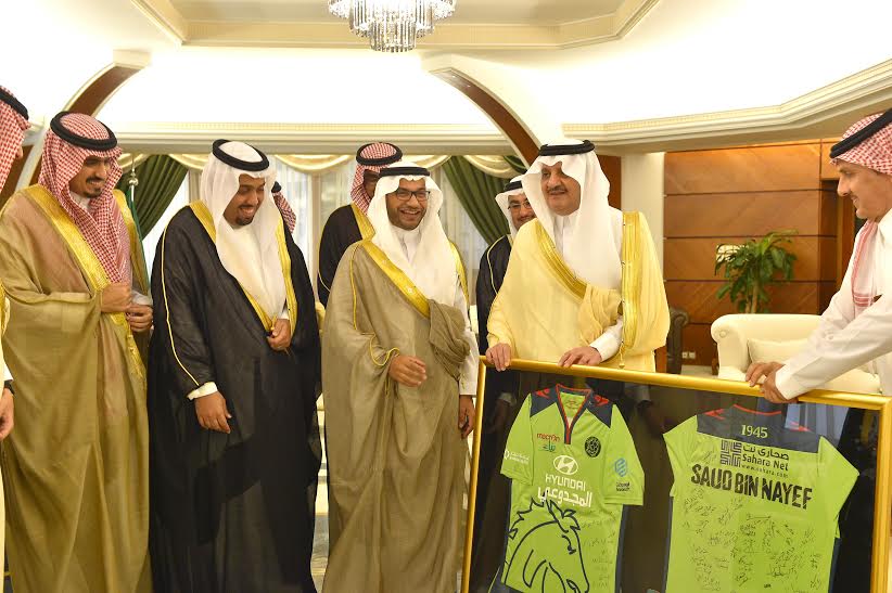 أمير المنطقة الشرقية يستقبل إداريي ولاعبي الاتفاق
