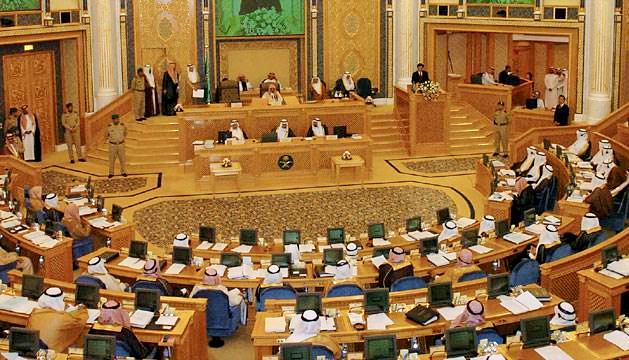 العمل بالتجارة للموظف الحكومي: الشورى يرفض مقترحاً