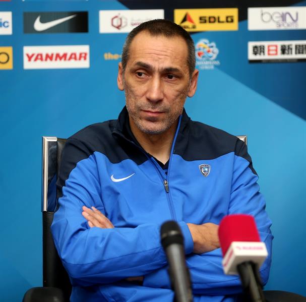 إدارة الهلال تقيل دونيس.. وتعين سيبيريا لقيادة الفريق