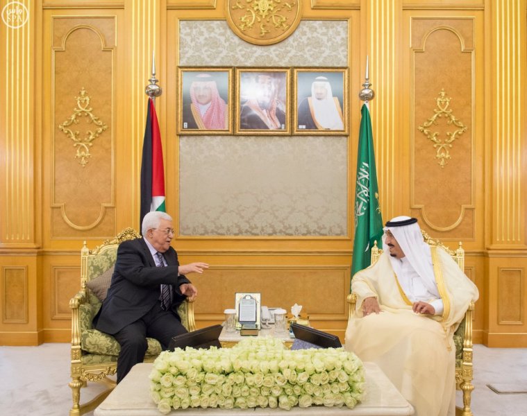 خادم الحرمين يستقبل الرئيس الفلسطيني