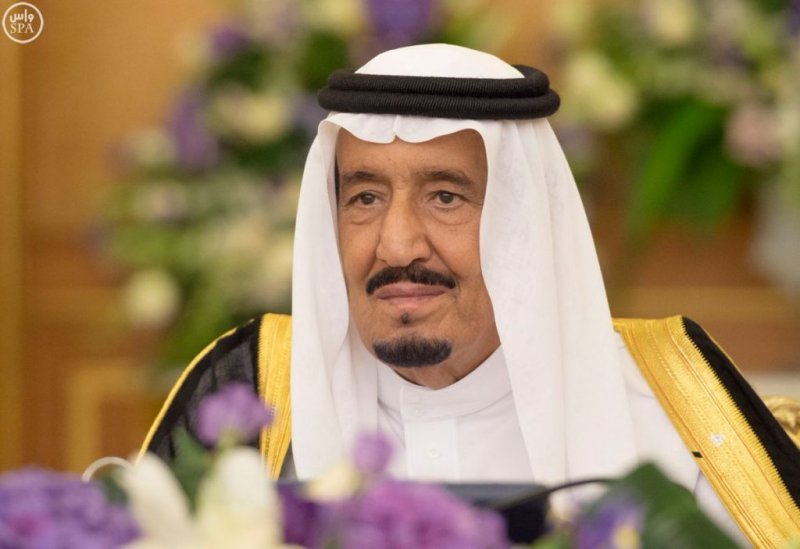خادم الحرمين يصل إلى جدة من المدينة