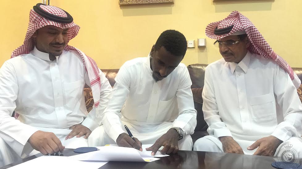 شايع شراحيلي يجدد عقده مع النصر