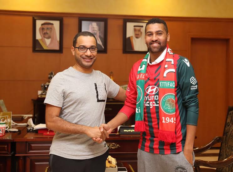 الاتفاق يتعاقد مع هزازي ويجدد للبحري