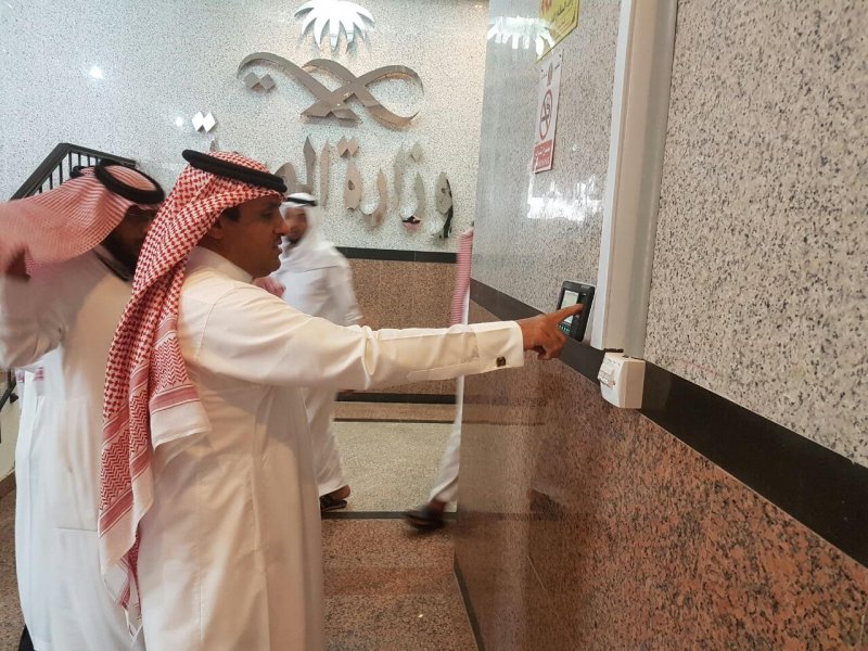 تدشين نظام البصمة في صحة الباحة
