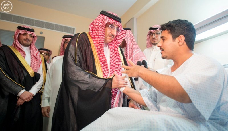 ولي العهد يزور مصابي جدة: الأمن بخير