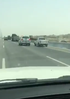 انقلاب دورية أمن الطرق: فيديو وصور