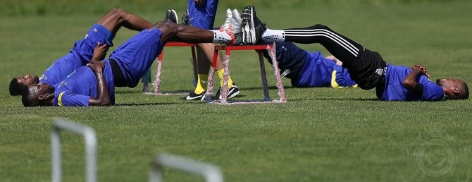 النصر: أولى المباريات الودية وهزازي يغادر