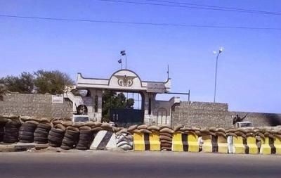 سيارة مفخخة تستهدف معسكر الصولبان في عدن
