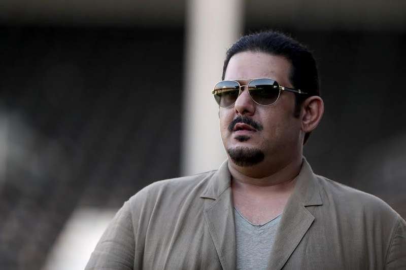 نواف بن سعد ينتقد بخاري بشدة