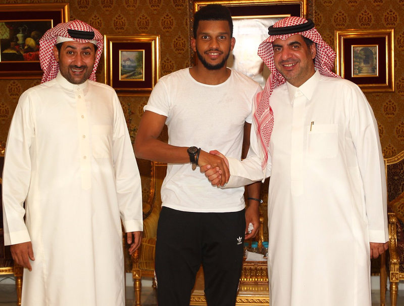 سلطان الدعيع في الشباب: عقد لمدة موسمين
