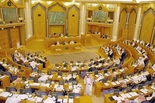 فصل أكثر من 40 موظفاً بالشورى