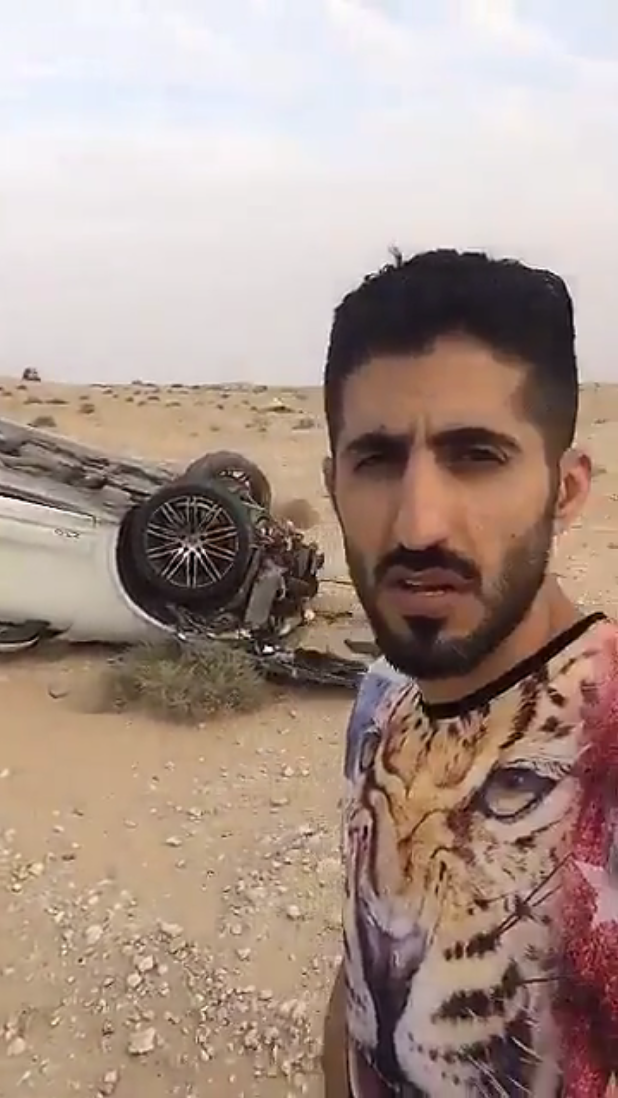 "المرشدي" ينجو من حادث انقلاب سيارته بأعجوبة