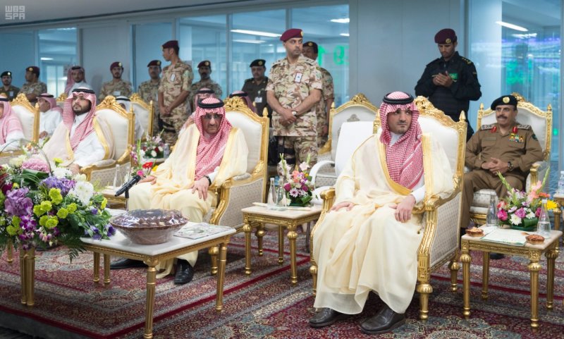 ولي العهد يتفقد مركز العمليات 911