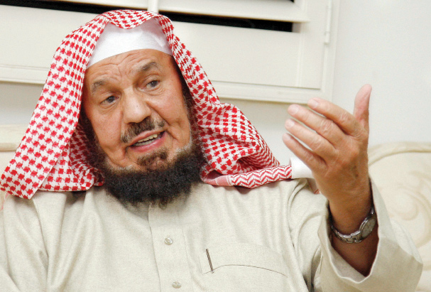 الشيخ المنيع يستنكر إعلانات حج البدل