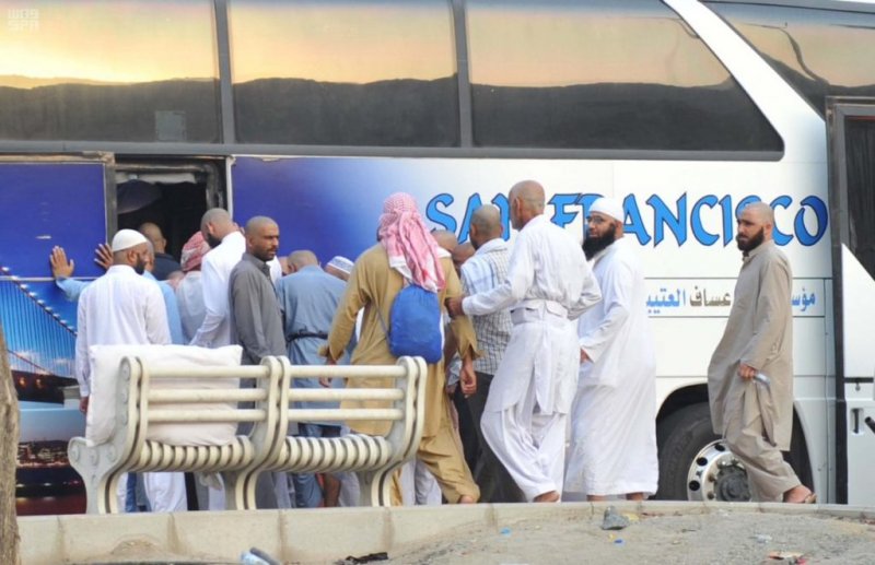 حجاج بيت الله الحرام يغادرون مكة