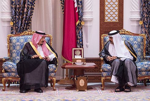 خادم الحرمين الشريفين في الدوحة: العزاء والمواساة