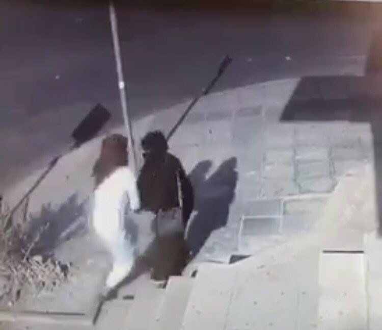 سرقة حقيبة فتاة في القريات: الشرطة تضبط الجاني