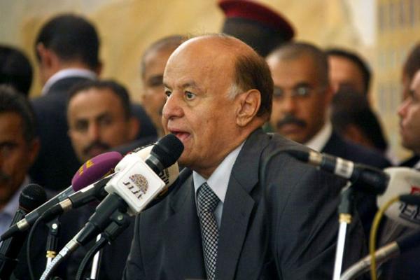 هادي يشيد بانتصارات الجيش في تعز
