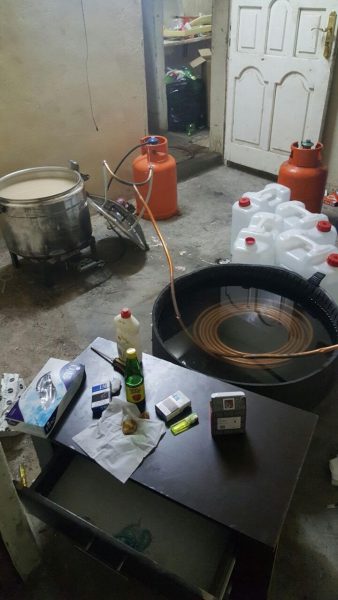 ضبط مصنع عرق مسكر بالمدينة المنورة