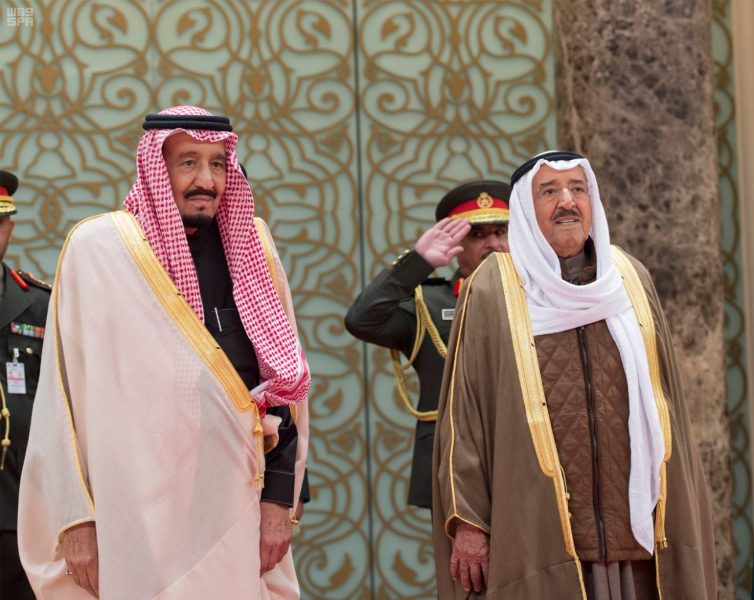 خادم الحرمين يصل إلى الكويت