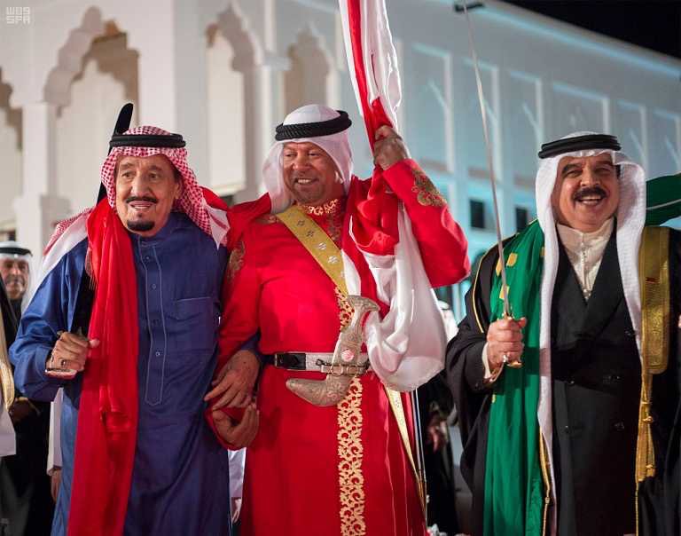 الملك سلمان والعرضة: تفاعل مميز في البحرين