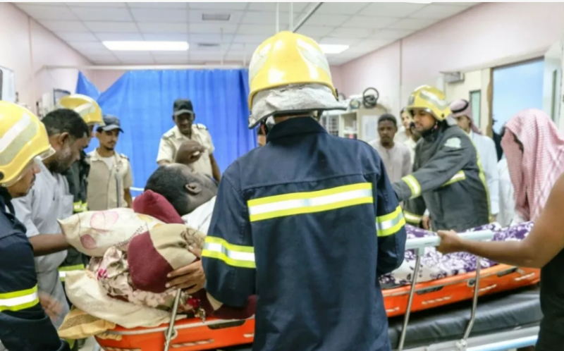 الدفاع المدني ينقل مصابًا 280 كجم