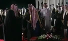 الملك سلمان يستدعي الشاعر الحارثي | فيديو