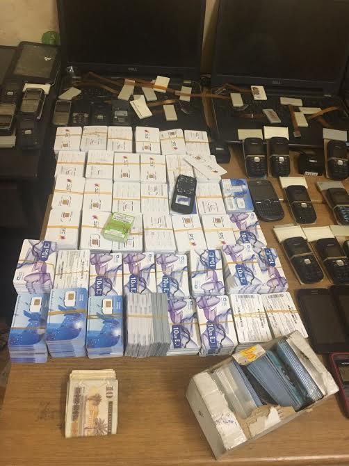 الرياض: ضبط عصابة سرقة أرصدة مسبقة الدفع