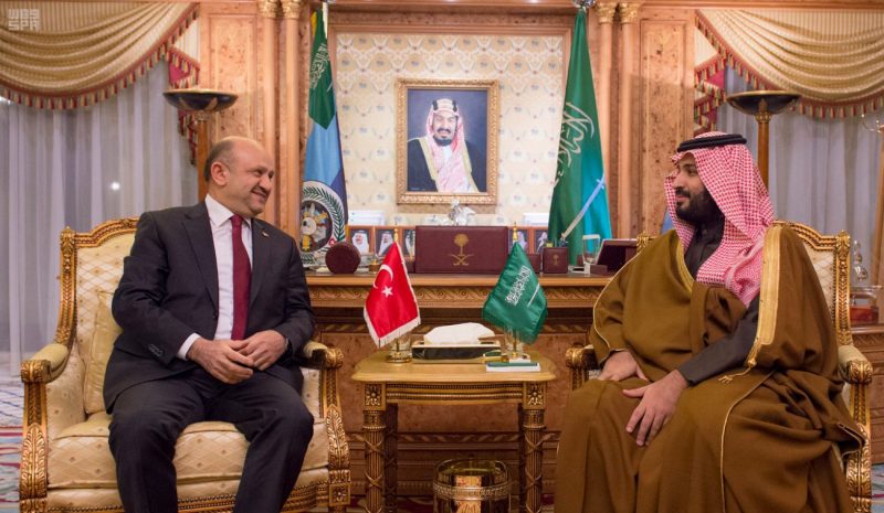 ولي ولي العهد يبحث مع وزير الدفاع التركي