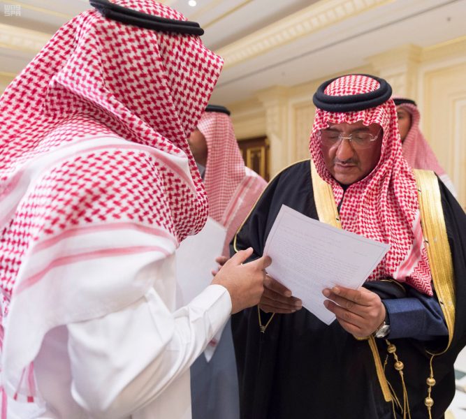 ولي العهد يستقبل الأمراء والمسؤولين - (اسم الموقع)