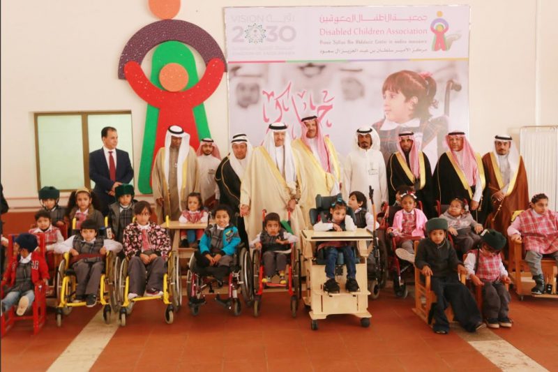 زيارة أمراء لمركز رعاية الأطفال بالمدينة