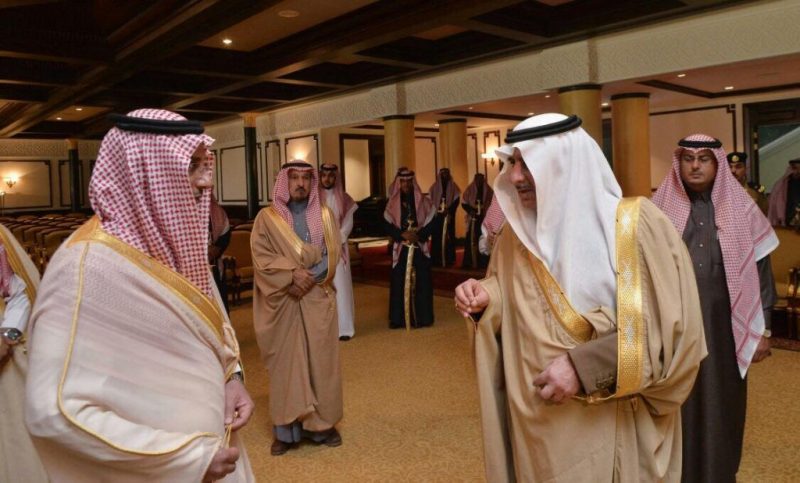 أمير تبوك يلتقي أبناء سلطان الايداء