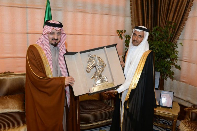 أمير عسير يستقبل مدير المطاحن الثالثة