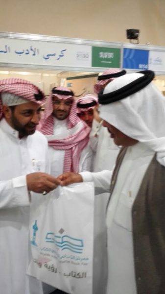 أمير الباحة يزور معرض الرياض الدولي للكتاب