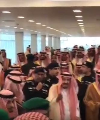 رد الملك سلمان: شاهد الموقف المؤثر في مهرجان الإبل