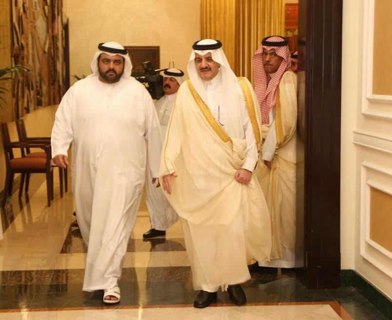 الأمير سعود بن نايف يقدم العزاء في الفجيرة