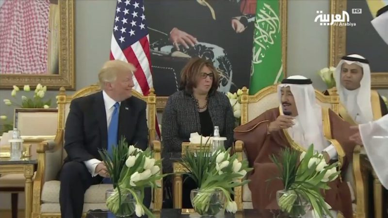 هز فنجان القهوة العربية: ما معناه؟