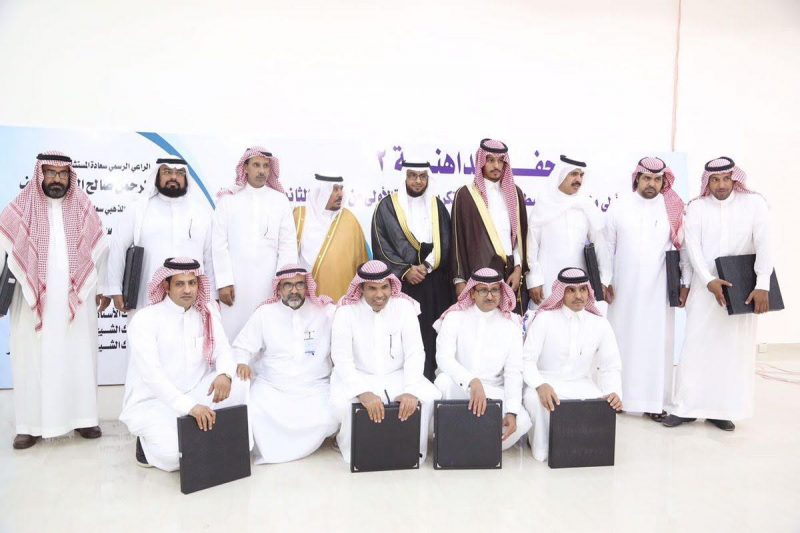 تكريم خريجي الداهنة: احتفاء بأوائل الدفعات