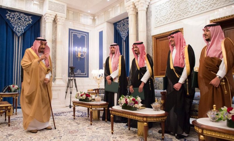 أصحاب السمو الملكي الذين صدرت الأوامر الملكية بتعيينهم يؤدون القسم أمام الملك