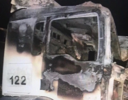 الميليشيات الحوثية تستهدف 3 شاحنات تحمل مساعدات للشعب اليمني بعبوة ناسفة