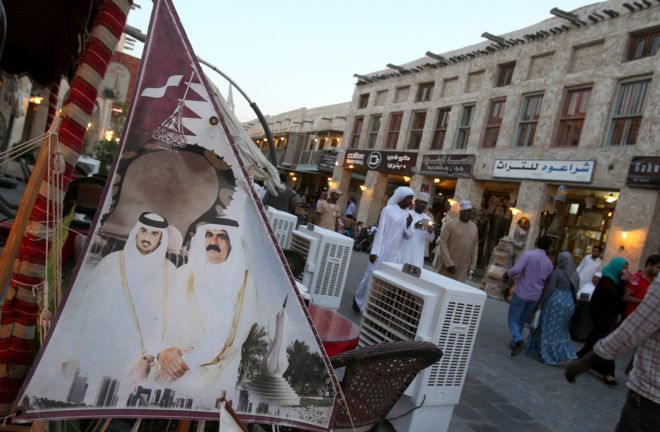 هبوط الريال القطري مقابل الدولار في السوقين الفورية والآجلة