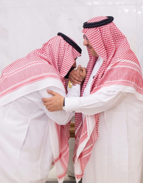 الأمير محمد بن نايف بن عبدالعزيز يبايع الأمير محمد بن سلمان بن عبدالعزيز وليا للعهد في قصر الصفا بمكة