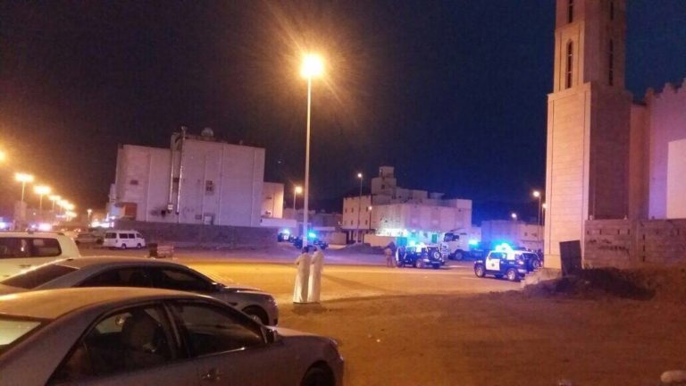 الجهات الأمنية تحاصر مطلوبين في حي العسيلة بمكة