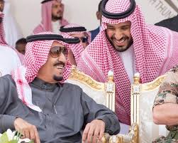 خادم الحرمين يوجه بأن يتلقى أمراء المناطق ومحافظي المحافظات ورؤساء المراكز البيعة نيابة عن سمو ولي العهد