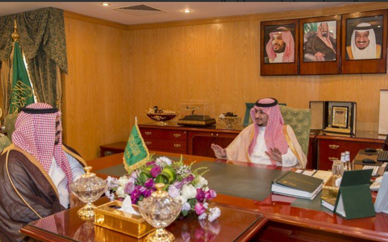 نائب أمير الجوف يلتقي بمدير عام البريد السعودي بالمنطقة