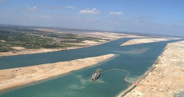 منع السفن القطرية من المرور بالمنطقة الاقتصادية لقناة السويس