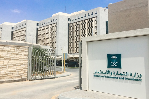 خلل يدفع "التجارة" إلى استدعاء سيارات "ميتسوبيشي"
