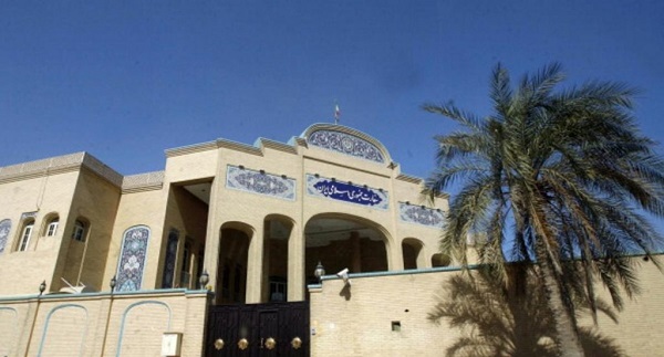 الكويت تغلق مكتب إيران العسكري وتقلص عدد الدبلوماسيين